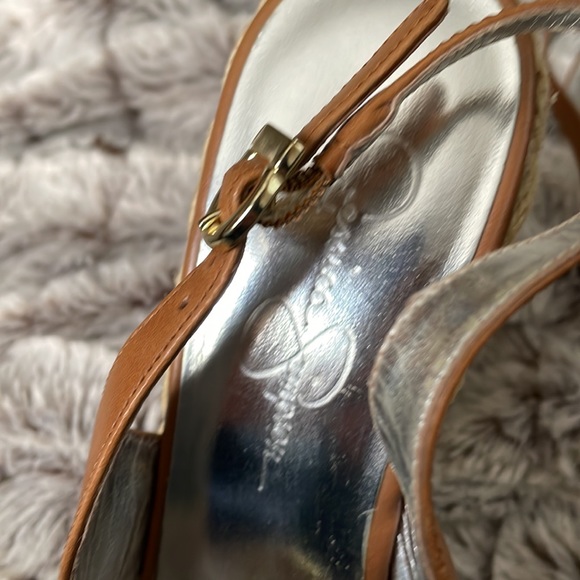 Shoes - Picture 5 of 8